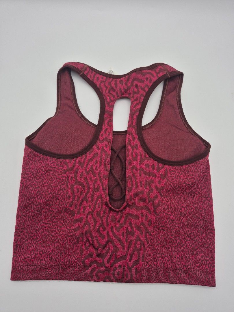 GYMSHARk Adapt top padded medium. (Category: Activewear) located in Davao. Submitted by marthascloset (Listing ID 1461044118, Image 3). Description: .