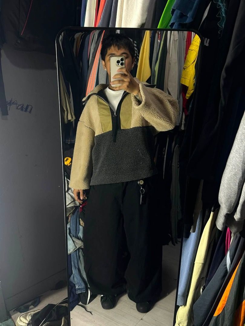 half-zip fleece jacket (Category: Coats, Jackets and Outerwear) located in Manila. Submitted by nb_thriftshop (Listing ID 1461071555, Image 2). Description: halfzip fleece jacket 24 length 23 width height 5'5 weight 65 kg medium to large no issue need wash .