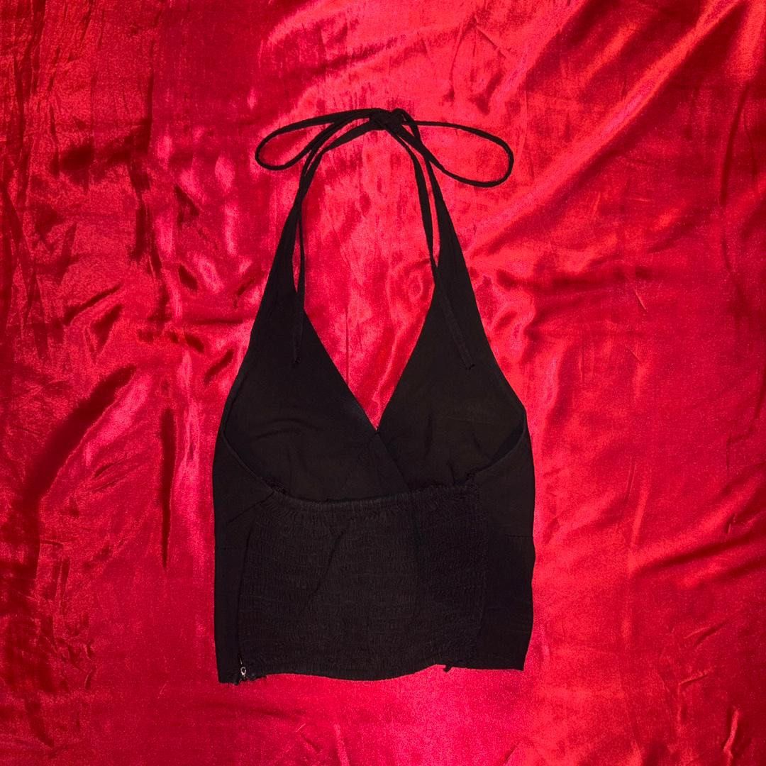halter top (Category: Sleeveless) located in Kuala Lumpur. Submitted by hyst8ric (Listing ID 1460974708, Image 2). Description: stretchable material in the back backless dm for more info.