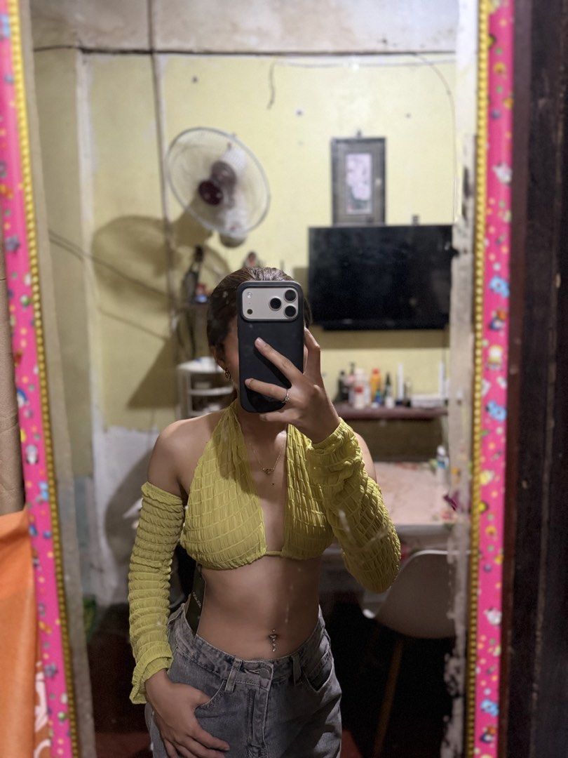 Halter Top Croptop (Category: Sleeveless) located in Taguig. Submitted by _lovebyrose (Listing ID 1461056971, Image 2). Description: • Brandnew (with pouch) • Size: Large.