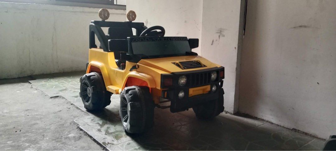 Hammer Toy Car (Category: Infant Playtime) located in Manila. Submitted by alianah (Listing ID 1460938137, Image 2). Description: Still working in good condition po, good for 3yrs old and above.