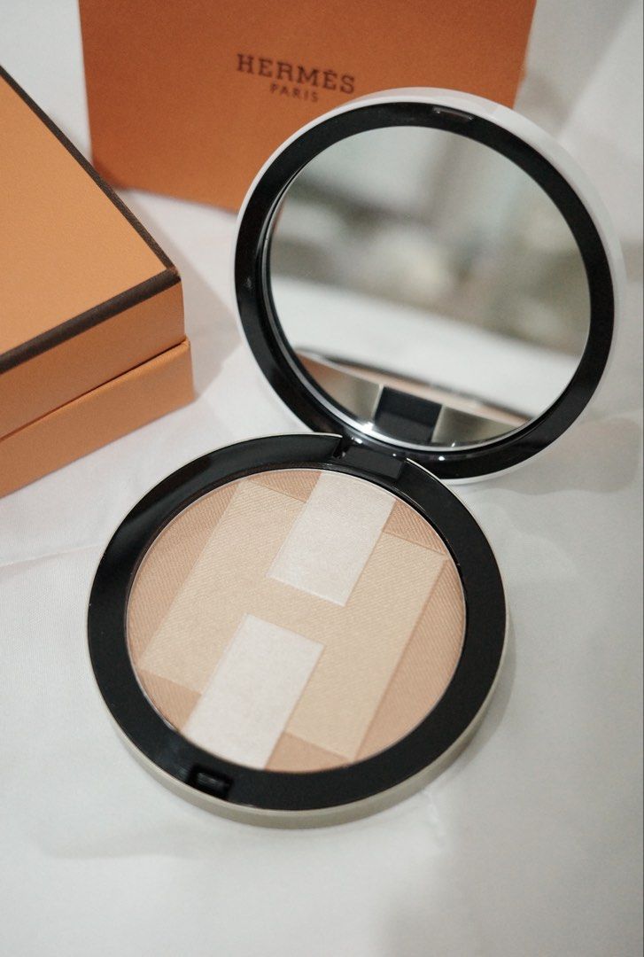 Hermes Iridescent Mineral Powder/ Highlighter (Category: Makeup) located in San Juan City. Submitted by sellingforless__ (Listing ID 1461073472, Image 1). Description: Hermes Plein Air in shade 02 Corail Mojave Bought at Rustan’s Shangri-La mall for almost 5k Literally used once to try Provides a natural, radiant glow Comes with Hermes box.