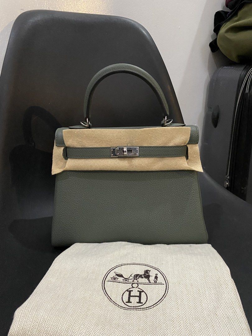 Hermes Kelly 25 Vert Amande (Category: Luxury Bags & Wallets) located in Alfonso. Submitted by harper_preloved (Listing ID 1461036587, Image 1). Description: Selling Hermès Kelly 25 in this truly unique Vert Amande colorway! As the name suggests, Vert Amande is a sophisticated blend of green and grey. The tone shifts depending on the lighting. I especially love colors like these because it’s like getting two bags in one 2 it’s the perfect “neutra