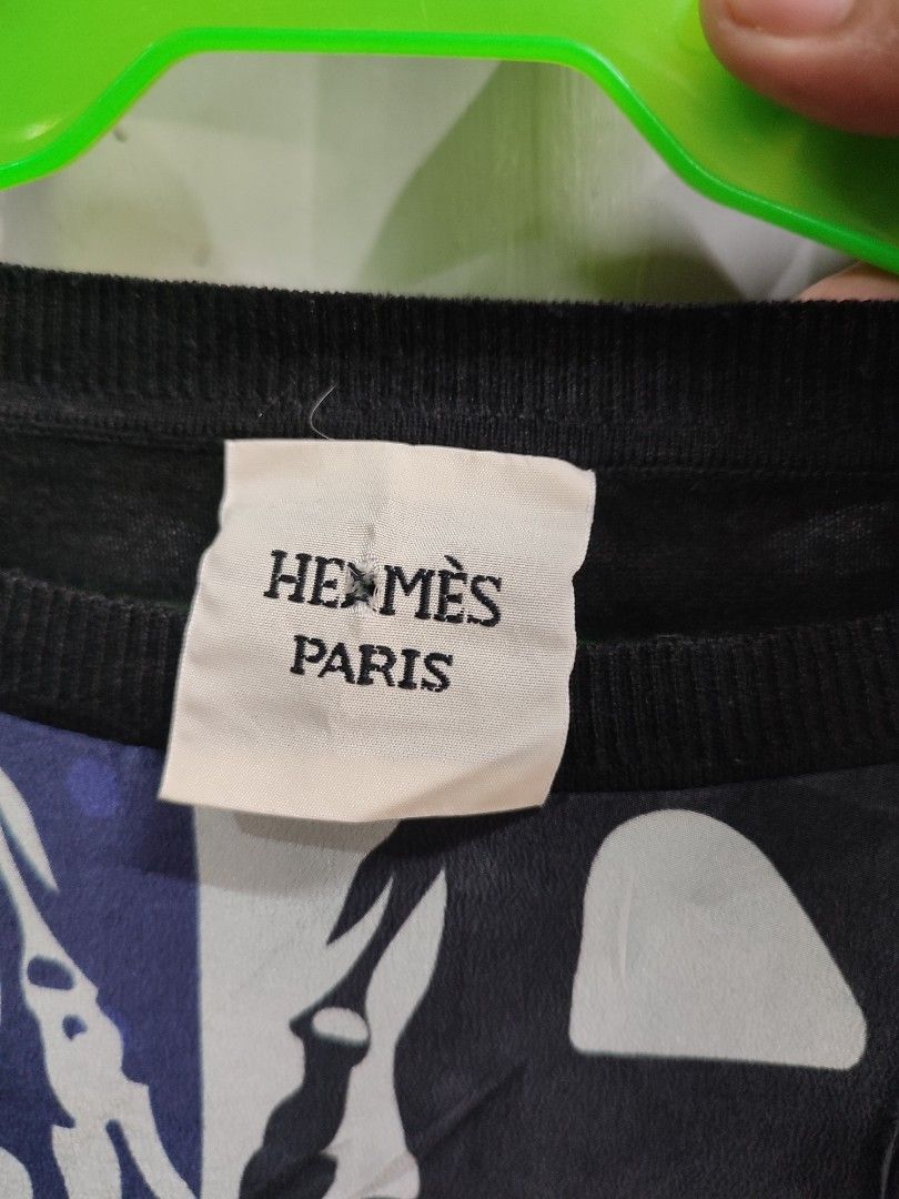 Hermes Paris Long Sleeve Sweater (Category: Longsleeves) located in Puerto Princesa. Submitted by thriftedsoulsy2k (Listing ID 1460941361, Image 2). Description: - Hermes Paris long sleeve sweater - Size: Medium (M) - Unique graphic print on the front - Black sleeves and neckline - Luxurious fabric blend: Tencel, Lyocell, Silk, and Wool - A stylish addition to your wardrobe.