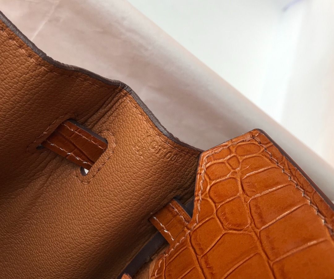 Hermes Touch Birkin (Category: Tote Bags) located in Valenzuela. Submitted by brmdzsomsu65206 (Listing ID 1460941140, Image 2). Description: .