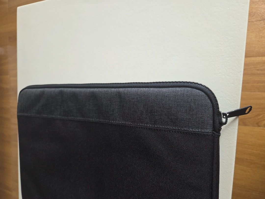 Herschel Anchor Laptop Bag 14 Inch Black (Category: Laptop Bags & Sleeves) located in Pasig City. Submitted by set_rolento (Listing ID 1460945651, Image 2). Description: - Fits 14-inch laptops - Black/Bk Crosshatch color - Secure zipper closure - Ideal for everyday protection and travel.