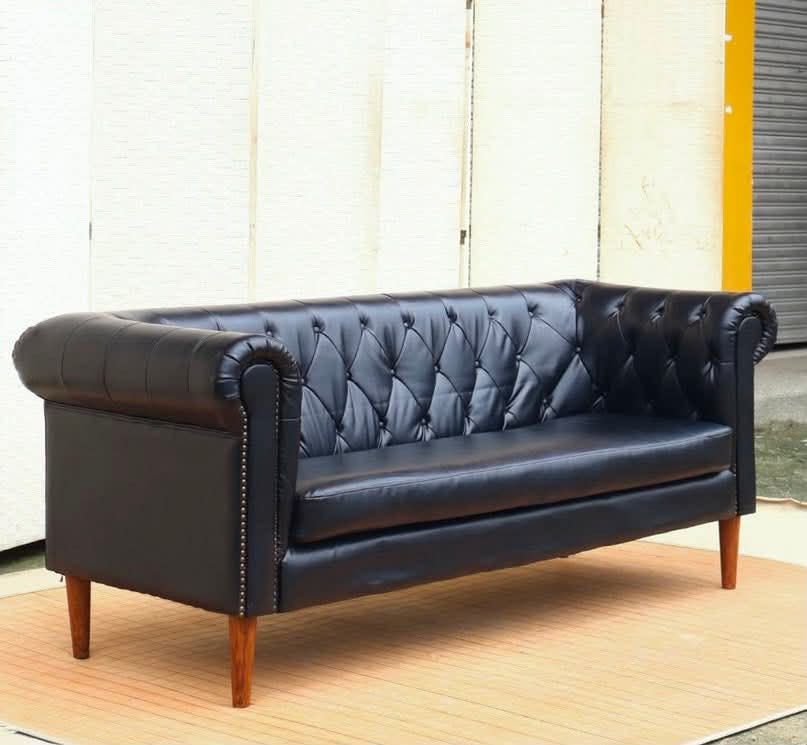 “Higashitani Co.,Ltd” ELEGANT DESIGN 3 SEATERS BLACK LEATHER SOFA (Category: Sofas) located in Manila. Submitted by jerichocal17856 (Listing ID 1460963581, Image 1). Description: JAPAN SURPLUS FURNITURE “Higashitani Co.,Ltd” ELEGANT DESIGN 3 SEATERS BLACK LEATHER SOFA Size 74L x 32W x 17SH x 30H in inches (AS-IS ITEM) *Minimal Scratch Only IN GOOD CONDITION 2 pcs available .
