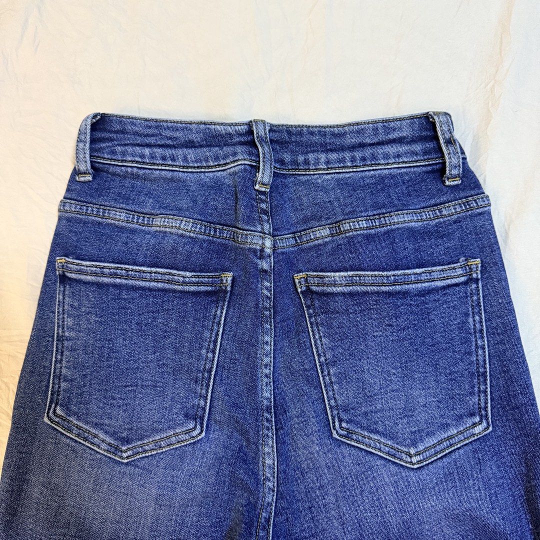 High Waisted Flare Jeans with slit (Category: Jeans) located in Manila. Submitted by annedecluttersqc (Listing ID 1461066233, Image 3). Description: Fits 25-28 ✨.