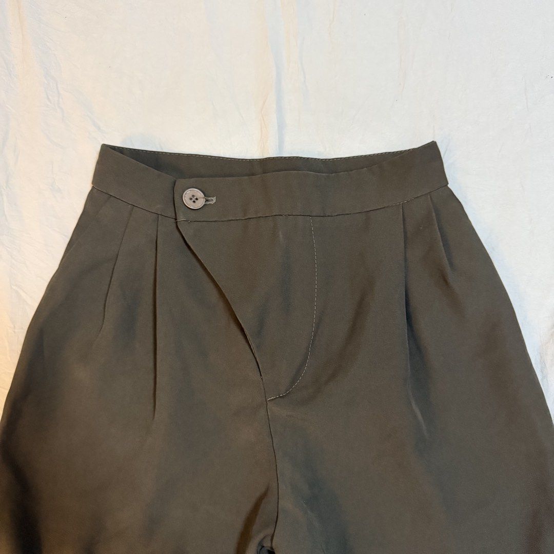 High Waisted Wide Leg Trouser (Category: Other Bottoms) located in Manila. Submitted by annedecluttersqc (Listing ID 1461066224, Image 2). Description: Fits 24-27 ✨.