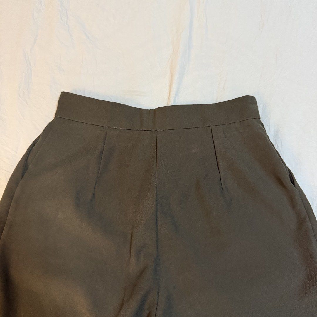 High Waisted Wide Leg Trouser (Category: Other Bottoms) located in Manila. Submitted by annedecluttersqc (Listing ID 1461066224, Image 3). Description: Fits 24-27 ✨.