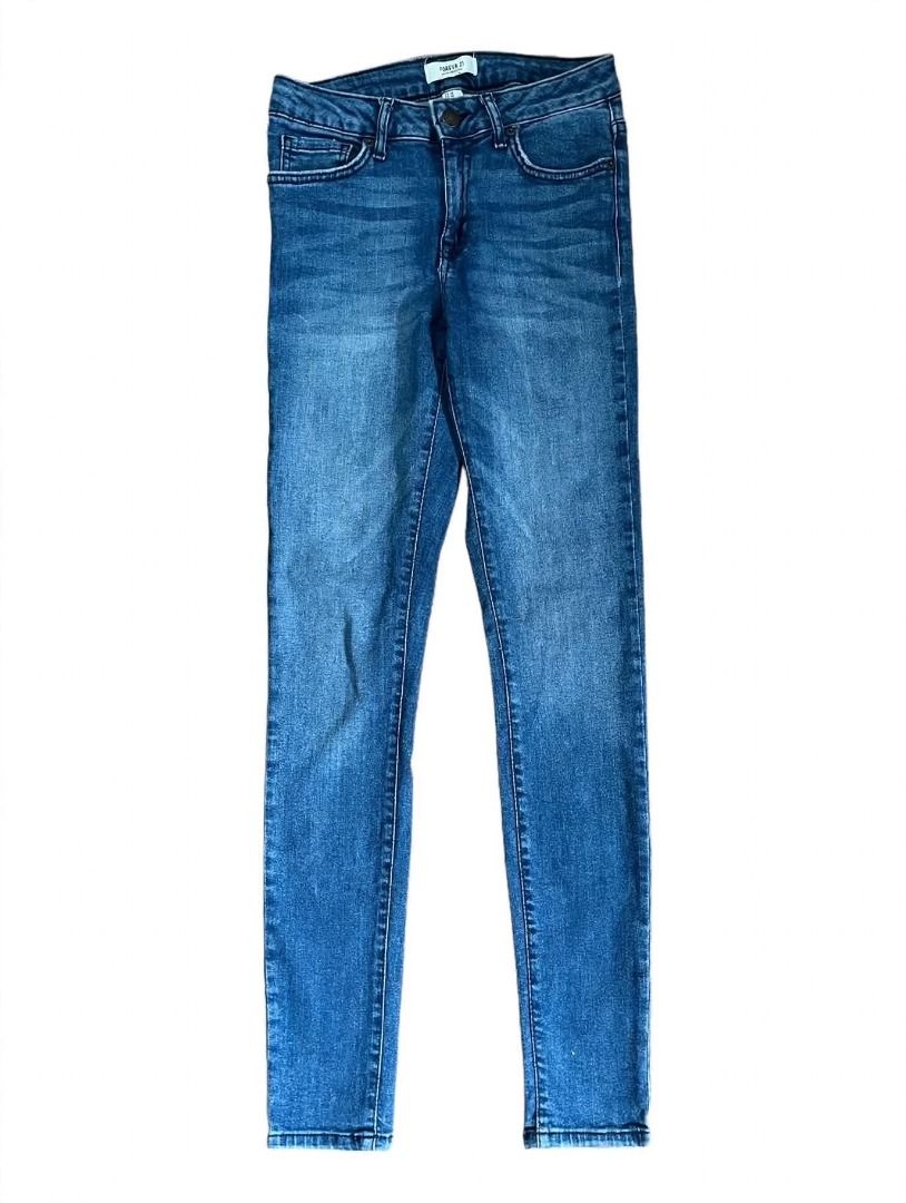 High-Waisted Skinny Jeans#64 (Category: Jeans) located in Caloocan City. Submitted by outfitloop (Listing ID 1461113080, Image 2). Description: - Classic blue skinny jeans - Comfortable denim material - Perfect for everyday wear IMPORTANT: • 1st photo is an AI styling/model preview for reference on how the item may look when worn. • Please refer to the actual photos for the item’s true appearance and condition. • Color may slightly vary due to li