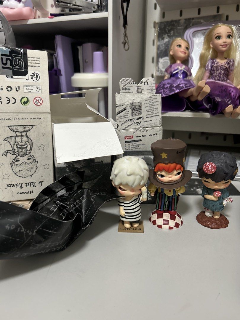 SET Hirono Manacle Conceited Man Parasite Blind (Category: Designer & Blind Box Toys) located in Manila. Submitted by duhyahn (Listing ID 1460884813, Image 2). Description: Manacle - 450 Blind SEALED - 350 Conceited man - 250 Parasite - 200 (no inclu) GET ALL FOR 1k - complete box and card po for everything except parasite, can't find the box po eh - sealed pa si blind - minimal issues sa manacle (see pic) - will discount if getting sets .