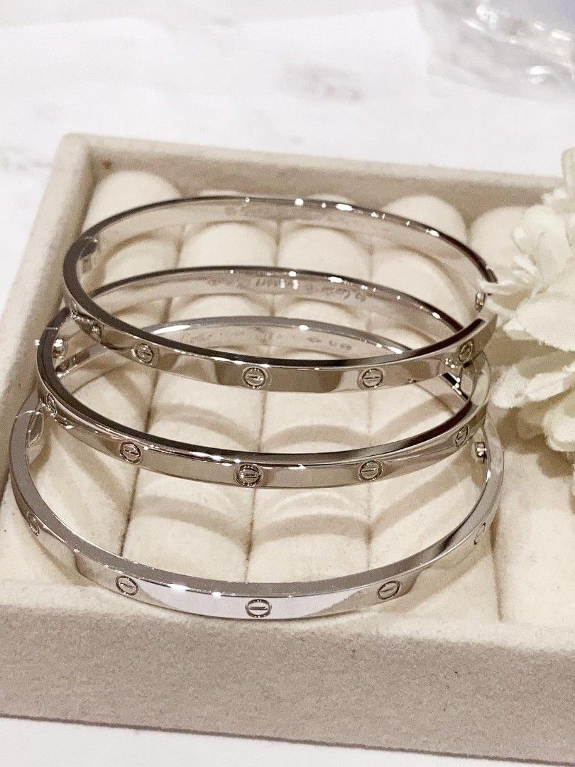 HK S925 Silver Bangle (Category: Bracelets) located in Manila. Submitted by bhelgoldseller2ndaccount (Listing ID 1460999701, Image 2). Description: Pm me For other details Real S925 HK silver No certificate 950-1000/grams.