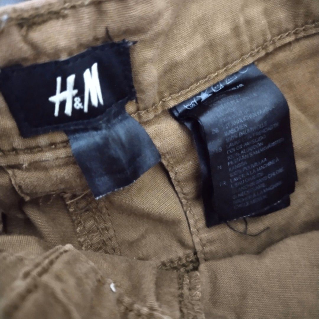 h&m | khaki brown shorts (Category: Shorts) located in Subic. Submitted by mustardt_ (Listing ID 1461009379, Image 3). Description: size: 14.5(29)in x 10.5in code: c669.