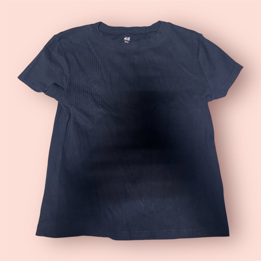 H&M Basic Ribbed T-Shirt (Category: Shirts) located in Rosario. Submitted by preloveditems2002 (Listing ID 1461047686, Image 1). Description: - Dark navy ribbed t-shirt - Brand: H&M Basic - Style: Short sleeves, crew neck - Features: Comfortable, versatile, great for layering or wearing solo - Easy to match with any bottoms.