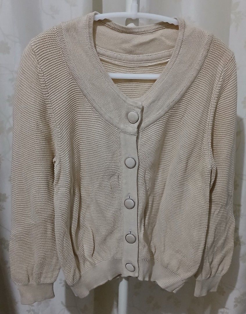 H&M Beige Knit Button-Up Cardigan (Category: Coats, Jackets and Outerwear) located in Makati City. Submitted by chamarket.2022 (Listing ID 1461055127, Image 1). Description: Beige knit cardigan from H&M. Features button-up front with round buttons. Made of 100% cotton. Great for layering over tops or dresses. Easy to style for a casual or slightly dressed-up look..
