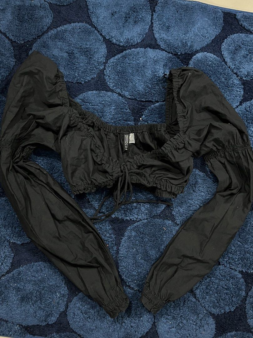 H&M Black Puff Sleeve Tie Front Crop Top (Category: Blouses) located in Manila. Submitted by camieday04 (Listing ID 1461105350, Image 1). Description: - Black crop top from H&M - Features puff sleeves - Tie front detail - Square neckline - Versatile for going out or casual days.
