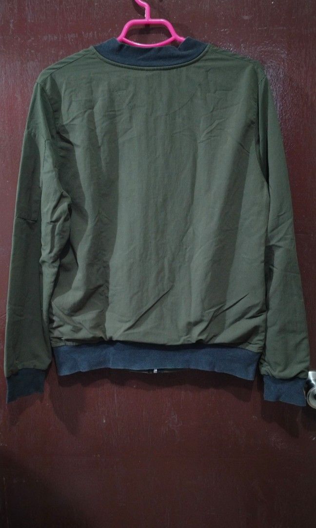 H&M BOMBER JACKET (Category: Coats, Jackets and Outerwear) located in Manila. Submitted by friperie. (Listing ID 1461017128, Image 2). Description: Disclaimer: Product Color May Slightly Vary Due to Photographic Lighting Sources or Your Monitor Settings issue faded cuffs, ribbing and neck Dm for other pictures or details..