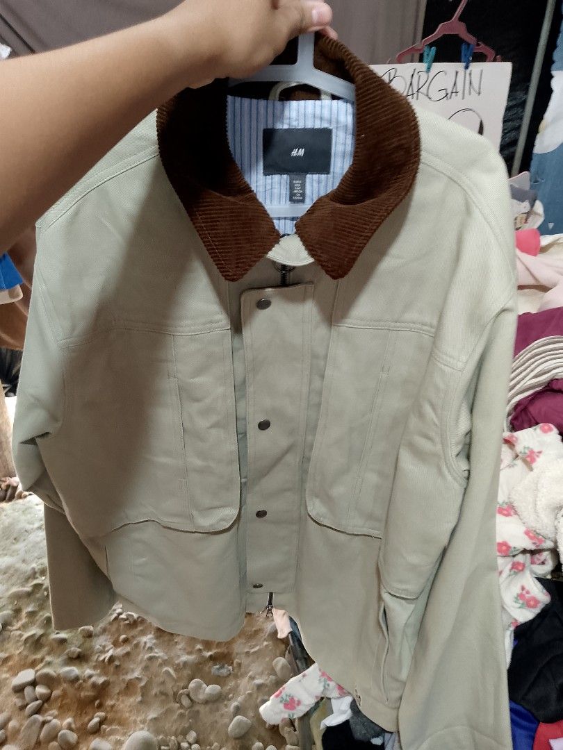 HM Corduroy collar jacket (Category: Coats, Jackets and Outerwear) located in Hinundayan. Submitted by gfaynds (Listing ID 1461095335, Image 2). Description: .