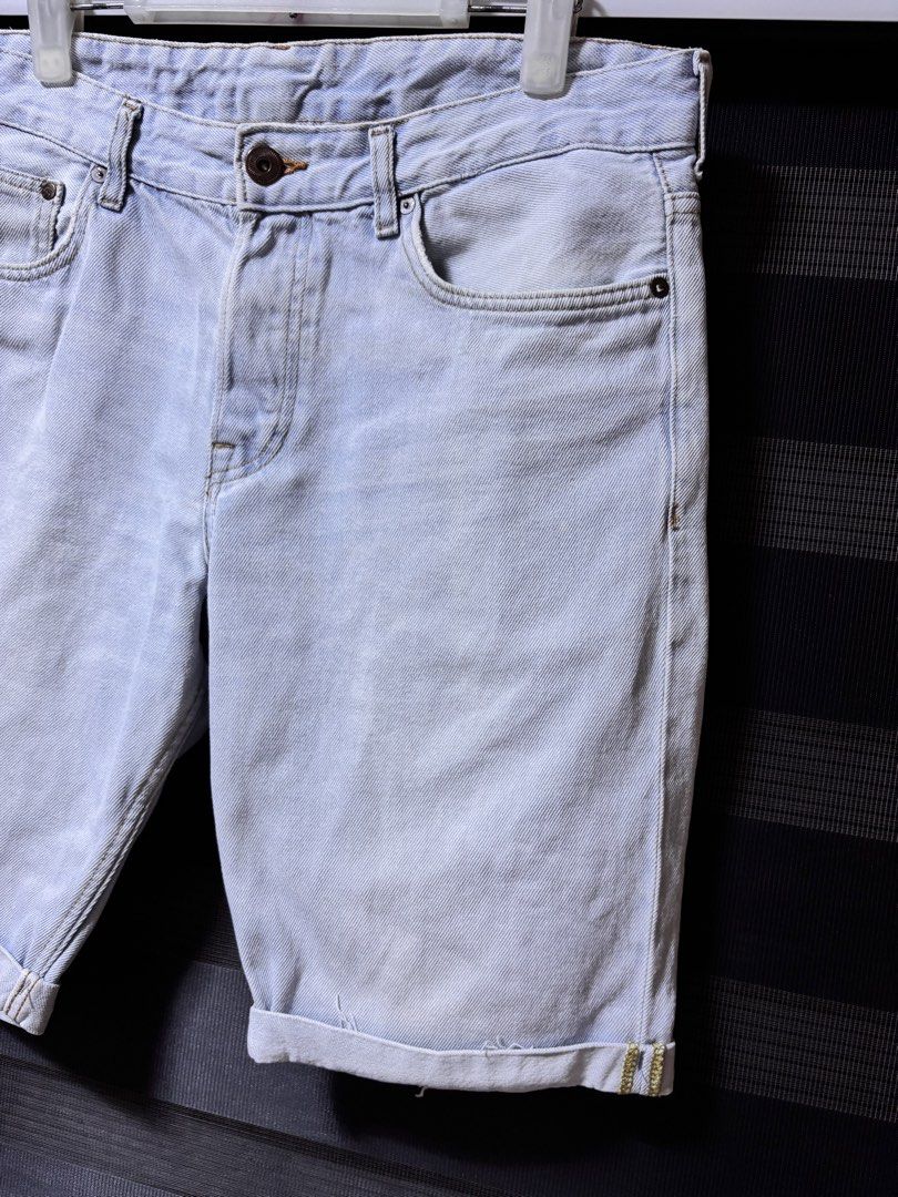 H&M Light Wash Denim Shorts (Category: Shorts) located in Pasig City. Submitted by abogadosupremo (Listing ID 1461020520, Image 2). Description: - Brand: H&M - Style: Light wash denim shorts - Pockets: Classic five-pocket styling - Details: Zipper accents on cuffs - Occasion: Casual wear, warm weather - Styling: Easy to pair with t-shirts or tank tops - 100% Legit and Authentic - Very Good Condition - Color may vary due to lighting - No issue at 