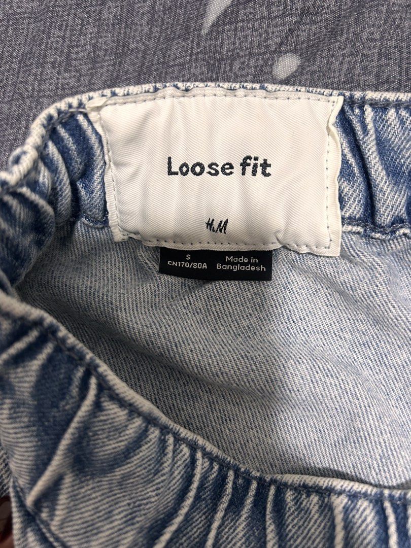 H&M Loose fit pants (Category: Jeans) located in Cavite. Submitted by kyliekaye (Listing ID 1461011484, Image 2). Description: - Brand: H&M - Style: Light wash denim jeans - Fit: Loose fit - Features: Elasticated waistband with drawstring, front and back pockets - Origin: Made in Bangladesh - Measurements (laid flat): Waist approx. 14 inches, Inseam approx. 27 inches - Unisex for men and women.