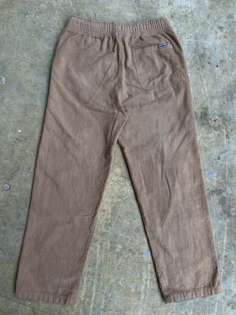 H&M Loose Pull-On Corduroy Pants (Category: Jeans) located in Lianga. Submitted by arwthrifts (Listing ID 1461038433, Image 2). Description: - Brand: H&M - Color: Brown - Material: 100% Cotton Corduroy - Fit: Loose - Style: Pull-on with elastic waistband - Closure: Button and zip - Pockets: Two side pockets, one back pocket - Occasion: Casual wear.