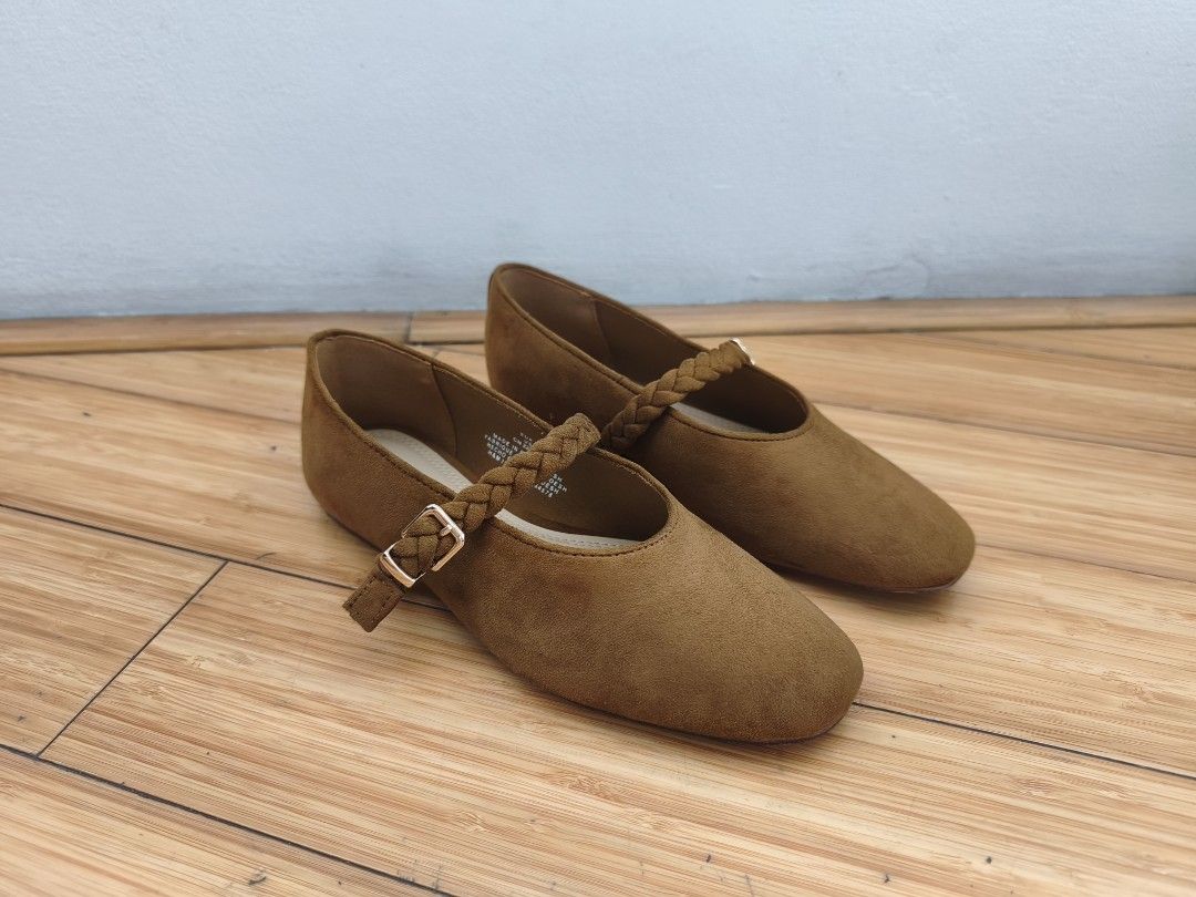 H&M Mary Jane Ballet Flat (Category: Sandals) located in Manila. Submitted by smilefashion08 (Listing ID 1460933218, Image 2). Description: Original H&M Size 36.