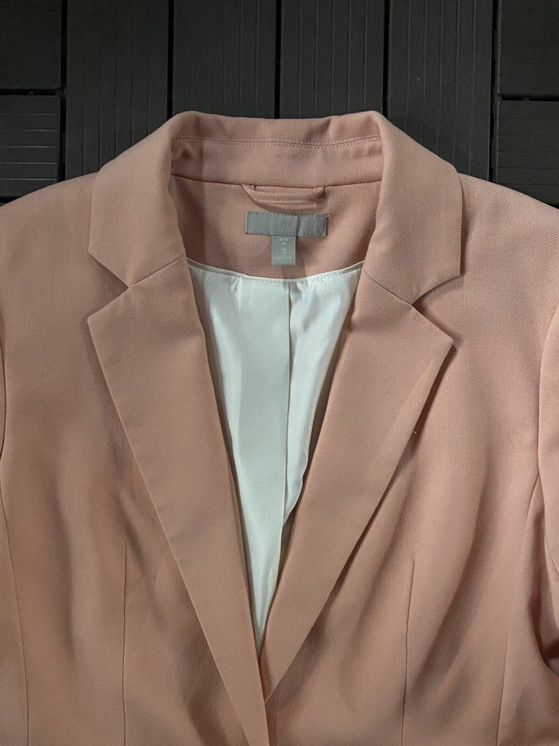 H&M Peach Blazer Jacket (Category: Coats, Jackets and Outerwear) located in Puerto Princesa. Submitted by streetnfinds (Listing ID 1461074831, Image 3). Description: Length: 26" Width: 18" Sleeve Length: 23" Medium-Large - Light pink H&M blazer - Single button closure - Fully lined with satin-like material - Two front pockets - Versatile: great for work or a night out - Easy to pair with dresses or trousers.
