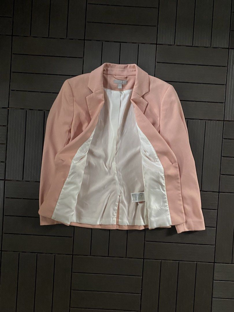 H&M Peach Blazer Jacket (Category: Coats, Jackets and Outerwear) located in Puerto Princesa. Submitted by streetnfinds (Listing ID 1461074831, Image 2). Description: Length: 26" Width: 18" Sleeve Length: 23" Medium-Large - Light pink H&M blazer - Single button closure - Fully lined with satin-like material - Two front pockets - Versatile: great for work or a night out - Easy to pair with dresses or trousers.