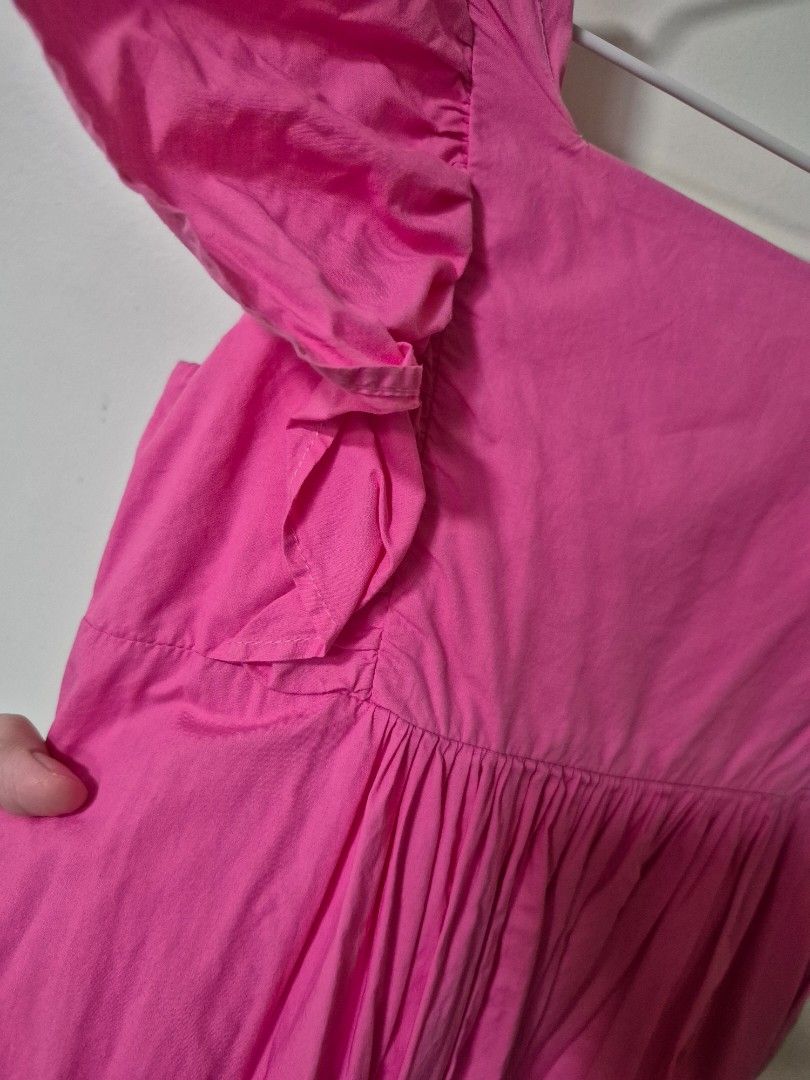 H&M Pink Dress (Category: Dresses) located in Santo Tomas. Submitted by bellaswann18 (Listing ID 1460927302, Image 2). Description: original used twice .