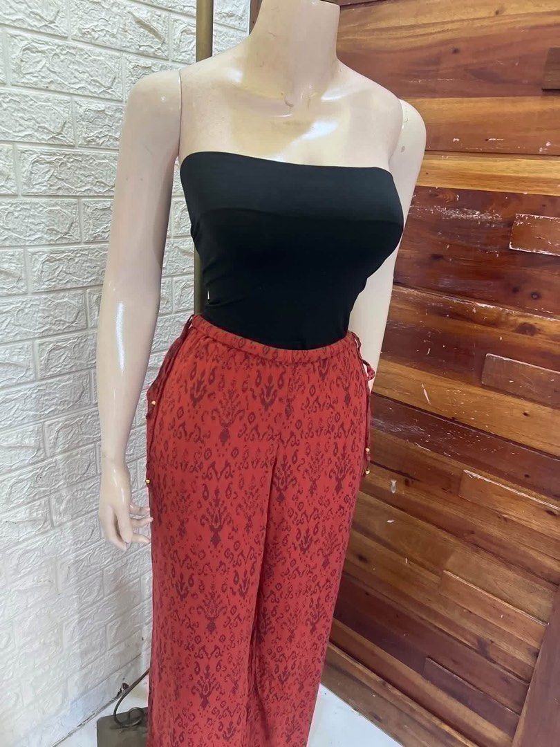 H&m printed pants (Category: Other Bottoms) located in San Juan City. Submitted by prelovedstuff_01 (Listing ID 1461070806, Image 2). Description: Used once Boho type. Nice for beach Size small on tag.
