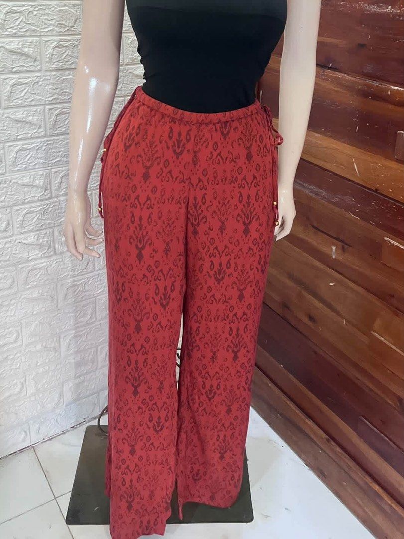 H&m printed pants (Category: Other Bottoms) located in San Juan City. Submitted by prelovedstuff_01 (Listing ID 1461070806, Image 1). Description: Used once Boho type. Nice for beach Size small on tag.