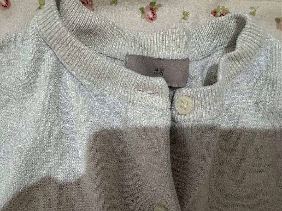 H&M white Button Up Cardigan (Category: Coats, Jackets and Outerwear) located in Paranaque City. Submitted by monduffcloset (Listing ID 1461044768, Image 2). Description: •soft and stretchy material • white but can appear very light grey / blue • fits s/m • rfs: Decluttering.