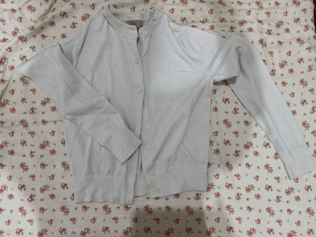 H&M white Button Up Cardigan (Category: Coats, Jackets and Outerwear) located in Paranaque City. Submitted by monduffcloset (Listing ID 1461044768, Image 1). Description: •soft and stretchy material • white but can appear very light grey / blue • fits s/m • rfs: Decluttering.