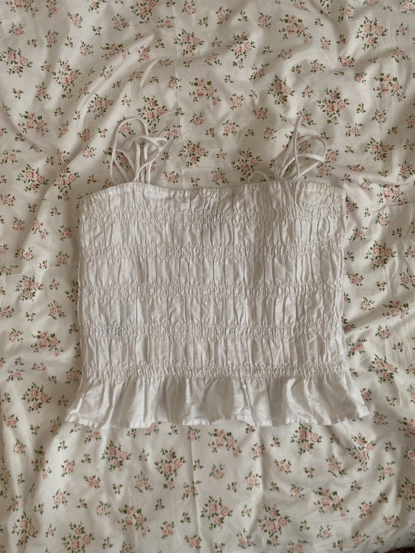 h&m white smocked top (Category: Sleeveless) located in Caloocan City. Submitted by v6nnies (Listing ID 1461048123, Image 1). Description: h&m white smocked top size small worn a few times price is negotiable if will get other items :) .