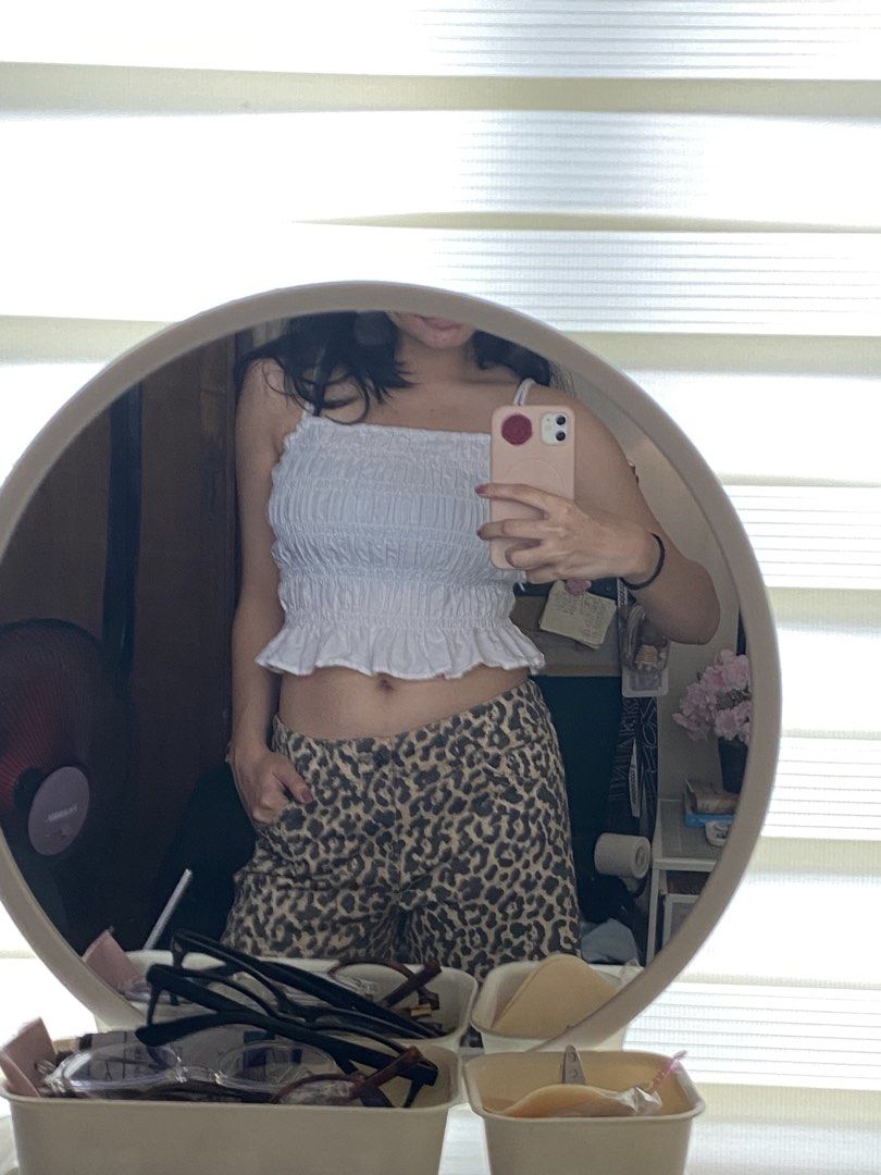 h&m white smocked top (Category: Sleeveless) located in Caloocan City. Submitted by v6nnies (Listing ID 1461048123, Image 2). Description: h&m white smocked top size small worn a few times price is negotiable if will get other items :) .