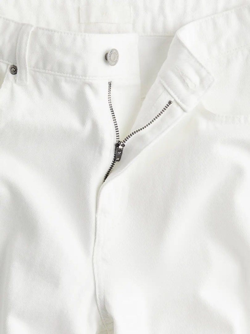 H&M White Wide Leg Jeans (Category: Jeans) located in Lingayen. Submitted by krisymmetry (Listing ID 1460955686, Image 3). Description: - High waist - Cut tag, worn just to fit - pm for actual and when worn photos - drop your price - mod - jnt.