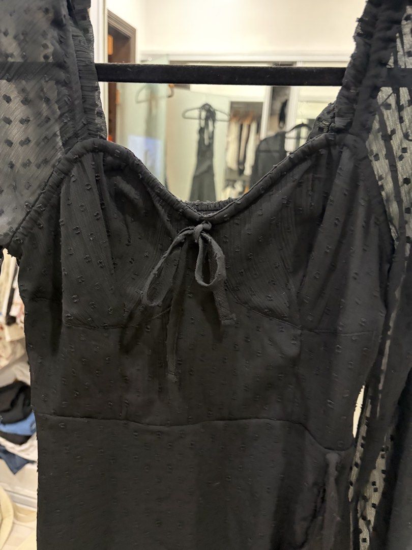Hollister Mini Dress (Category: Dresses) located in Pasig City. Submitted by luxurypreloved12 (Listing ID 1461036224, Image 3). Description: Bought in LDN Used once Lalamove / LBC Mint condition No LP lowballers or joy reservers here! lets not waste each others time :).