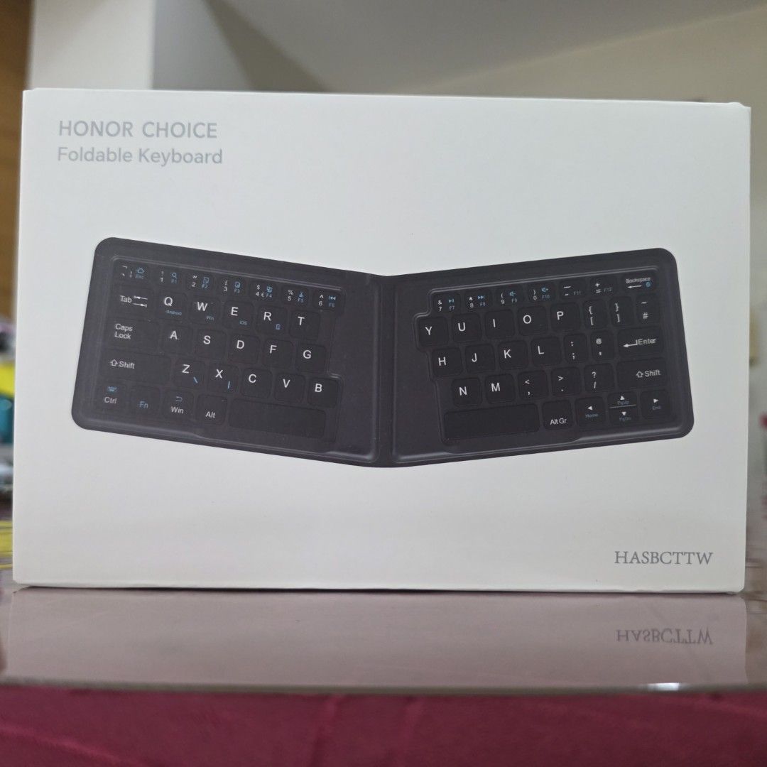 Honor Foldable Keyboard (Category: Computer Keyboard) located in Manila. Submitted by arianne0828 (Listing ID 1460932402, Image 1). Description: brand new and sealed box original Honor keyboard foldable pickup Binondo Manila.