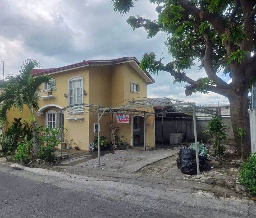 house & lot for sale (Category: House & Lot) located in Caloocan City. Submitted by elledeclutt (Listing ID 1461114060, Image 2). Description: HOUSE & LOT FOR SALE!! Villagio di Xavier Prima Casa Jubilation Villages Brgy Platero, Biñan Laguna OPEN FOR CASH / BANK LOAN only! CLEAN TITLE 123 sqm. ₱5M NET (nego upon viewing ) House Features: 2 storey house 3 BedRooms 1 Toilet & Bath Beside the guardhouse .