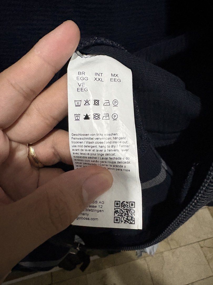 Hugo Boss (Category: Coats, Jackets and Outerwear) located in Manila. Submitted by okiesnomlasliad (Listing ID 1461024265, Image 3). Description: .
