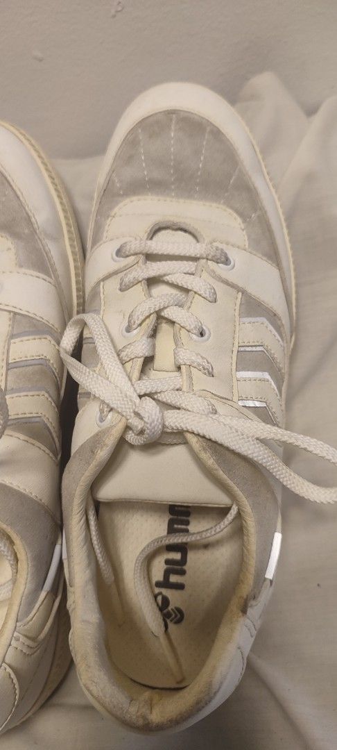 Hummel White & Grey Sneakers (Category: Sneakers) located in Manila. Submitted by thea.magz (Listing ID 1461010268, Image 3). Description: - Classic white and grey Hummel low-top sneakers - Lace-up closure for a secure fit - Hummel bee logo featured on the tongue and heel - Perfect for everyday casual wear - Shows some signs of wear on the toe box and soles RFS: Decluttering Shipping c/o buyer.