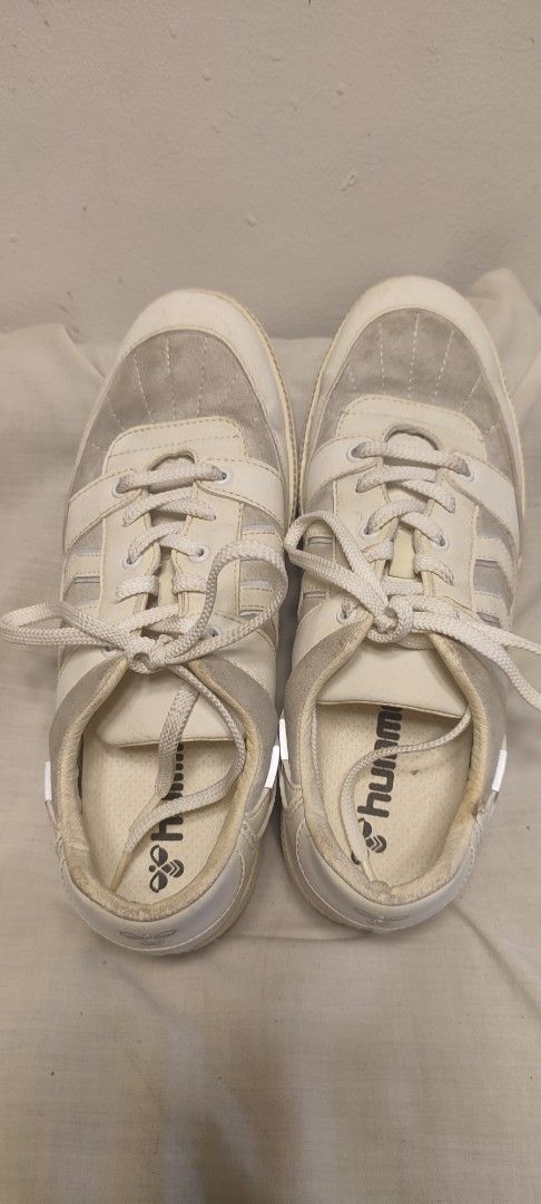 Hummel White & Grey Sneakers (Category: Sneakers) located in Manila. Submitted by thea.magz (Listing ID 1461010268, Image 2). Description: - Classic white and grey Hummel low-top sneakers - Lace-up closure for a secure fit - Hummel bee logo featured on the tongue and heel - Perfect for everyday casual wear - Shows some signs of wear on the toe box and soles RFS: Decluttering Shipping c/o buyer.