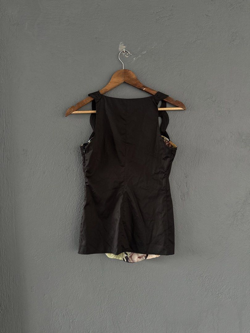 Hussein Chalayan - Printed top (Category: Sleeveless) located in Pasig City. Submitted by worn2wice (Listing ID 1460976211, Image 2). Description: Size 38EUR Measurements (in) Width 14.5 Length 24 Excellent condition No copyright infringement intended. This post is for resale purposes only. All trademarks, logos, and brand names belong to their respective owners..