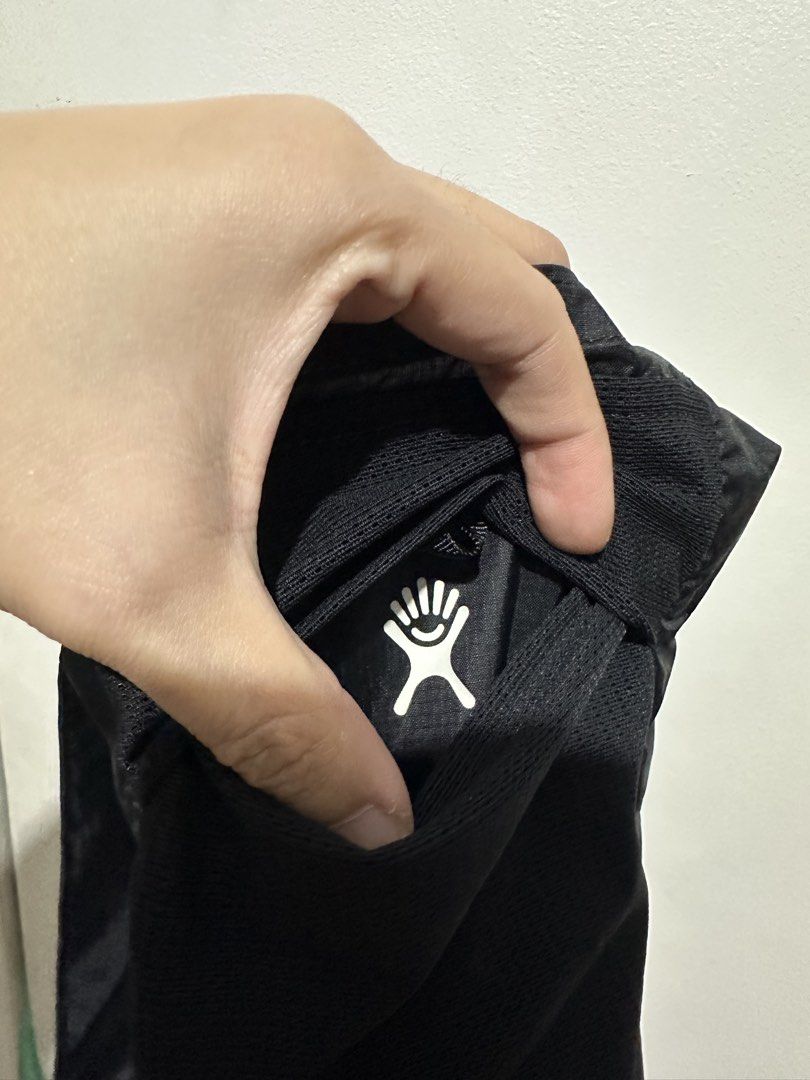Hydro Flask Medium Packable Bottle Sling Black Unisex Accessories (Category: Water Bottles & Tumblers) located in Manila. Submitted by shopkriscloset (Listing ID 1460988733, Image 2). Description: Brand new. Never been used, stored only. Last photo for reference only using my KK tumbler :) Bought for 2190 pesos ‼️PLEASE READ BEFORE PLACING AN OFFER: 🩵Please be patient and respectful. 🤗 If I don’t get to reply immediately, I might be working. 🧡