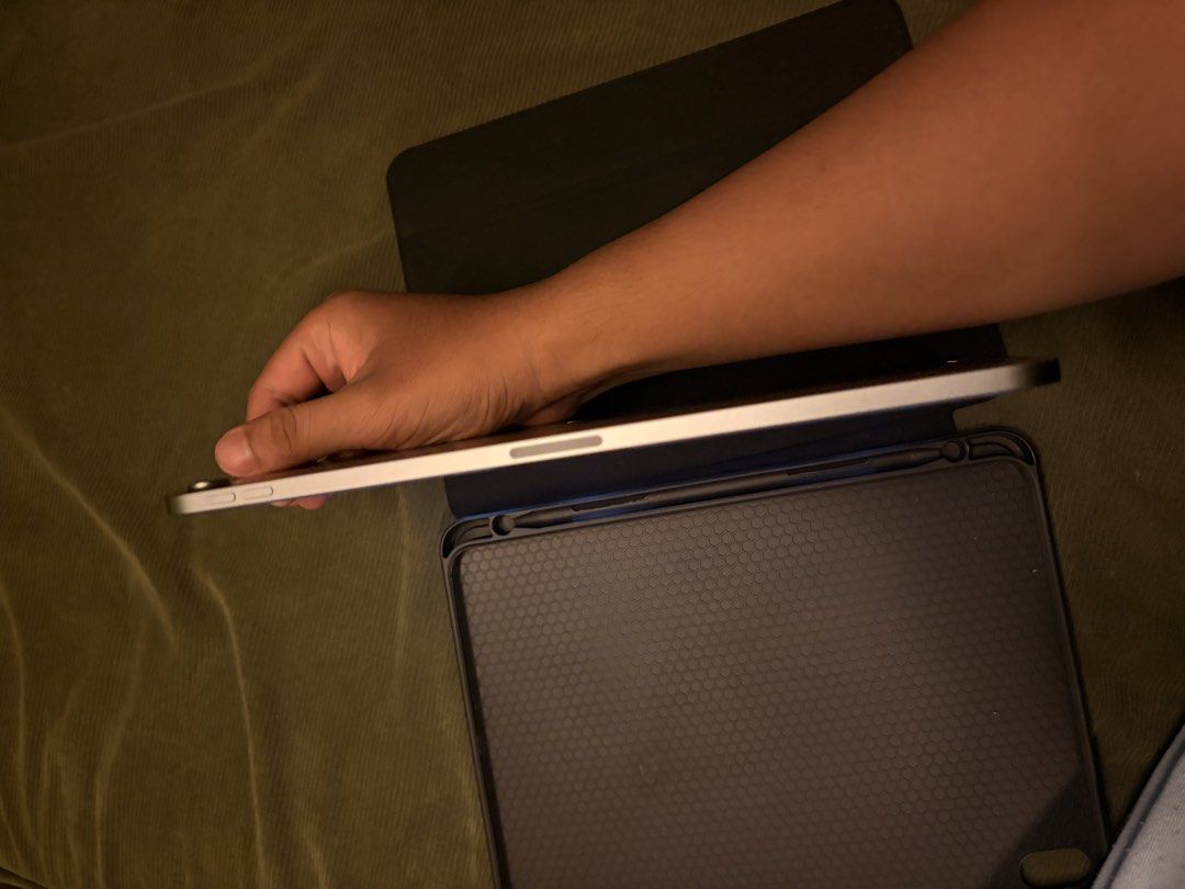 Ipad Air M4 (WiFi 128gb) (Category: iPhone Air Series) located in Manila. Submitted by tiborarjay69671 (Listing ID 1461085532, Image 1). Description: Swap sa iPhone preferred pro max or For sale - Ipad Air M4 (WiFi 128gb) Inclusion - Box w Original Adapter and Chord w Case and Screen Protector RFS - Hirap bitbitin pag bumiyahe, and mas usable ko gamitin ang phone Negotiable.