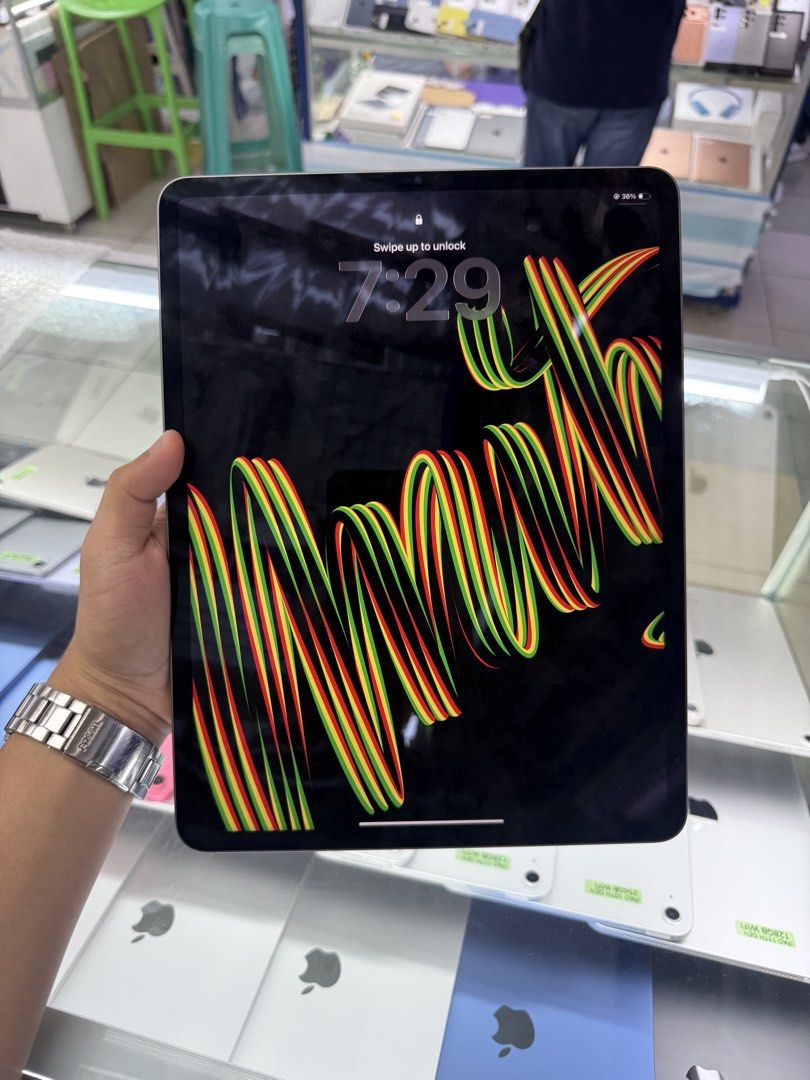 iPad Pro M1 256GB 12.9” Wifi Use (Category: iPad) located in San Juan City. Submitted by Khalidmgdla08 (Listing ID 1461053171, Image 3). Description: FOR SALE | TRADE/SWAP Price: 35,500 On hand: iPad Pro M1 12.9”✔️ 256GB ✔️ Wifi ✔️ 100% Original ✔️ 99% Makinis ✔️ 99% Smooth ✔️ NOT REFURB ✔️ NO HIDDEN ISSUES ✔️ NEVER BEEN REPAIRED ✔️ TEST TO SAWA✔️ FREE 3-UTOOLS ✔️ ANY MODEL OF IPHONE AND SAMSUNG ARE AVAILABLE! ✨ We accept: 🔹Cash 🔹Gcash 🔹Bank T