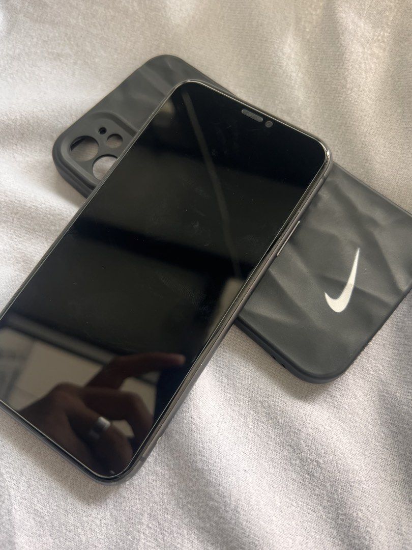 IPHONE 11 128GB (Category: iPhone 11 Series) located in Manila. Submitted by rdrdrdcyy (Listing ID 1460941488, Image 3). Description: Iphone 11 128 gb 77 BH( MAKUNAT) TRUE TONE✅ FACE ID ✅ CHA VARIANT ✅ NO SIM RESTRICTION✅ ISSUE: may scratch sa cam pero di affected and dents dahil sa case.