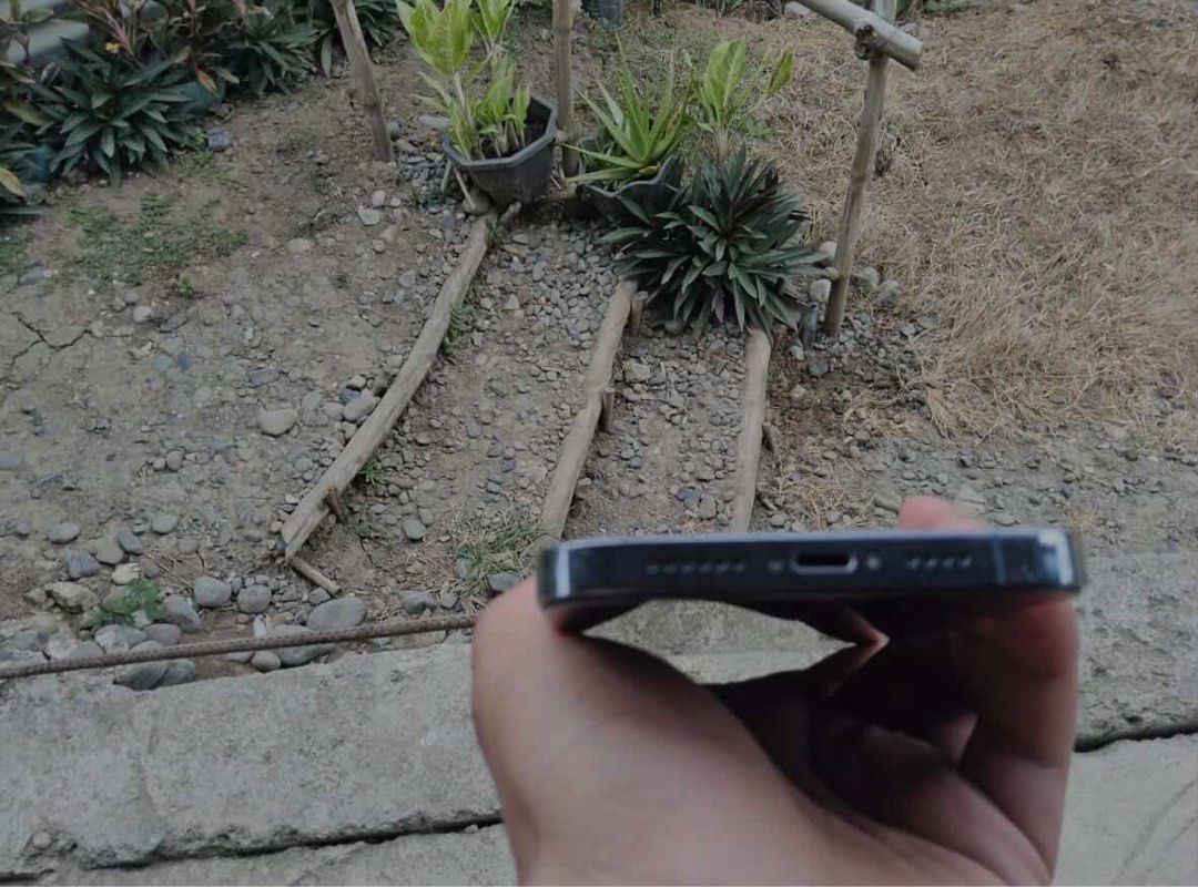 Iphone 13 Pro Max sierra blue (Category: iPhone 13 Series) located in Manila. Submitted by shaigorgeousalexander (Listing ID 1461108715, Image 3). Description: Changed display but no issue naman Can do jnt and lbc no box no inclusions Face id working True tone working 89 bh Elyu Loc Can do swap lower Any Sim Dm for more info’s.