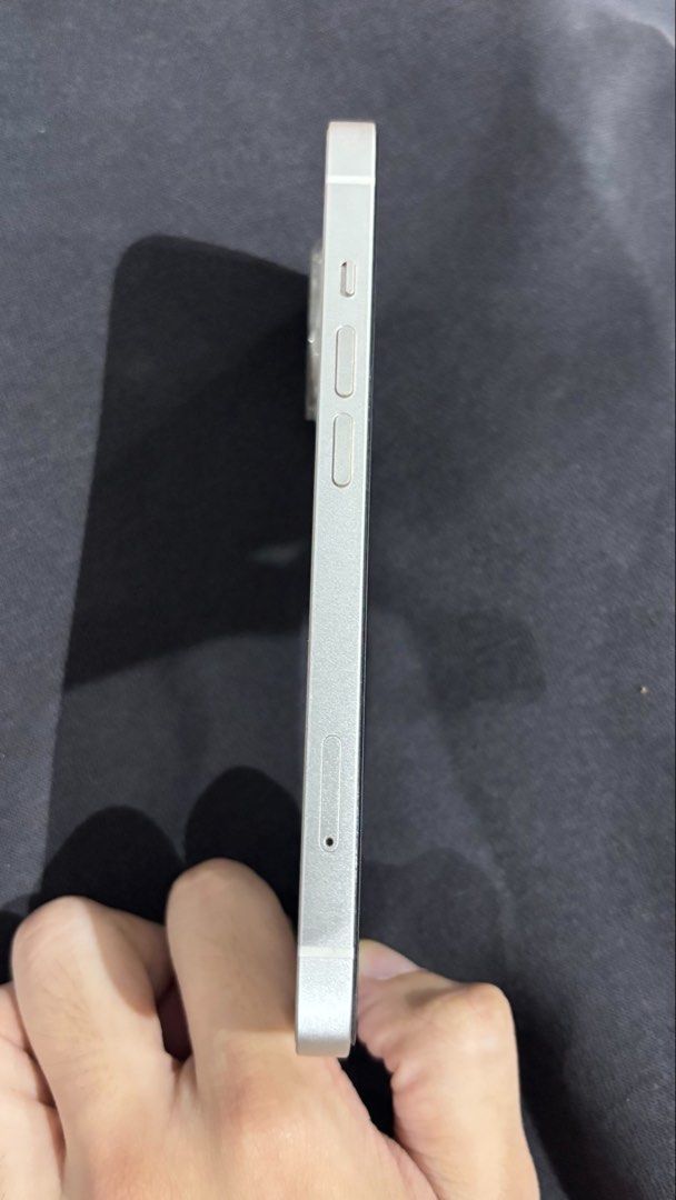 iPhone 13 RUSH! (Category: iPhone 13 Series) located in Manila. Submitted by fastmountain.1cf8e7 (Listing ID 1461043213, Image 3). Description: iPhone 13 128GB Starlight * 6.1-inch Super Retina XDR OLED Display * A15 Bionic Chip * 12MP Dual Rear Camera * 12MP Front Camera * 5G Connectivity * Face ID * MagSafe & Wireless Charging * IP68 Water and Dust Resistance * Lightning Port * iOS 27 * Storage: 128GB HONEST ISSUES: - Battery has been replaced 